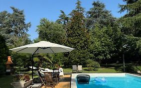 Apartment In Villa La Carruba